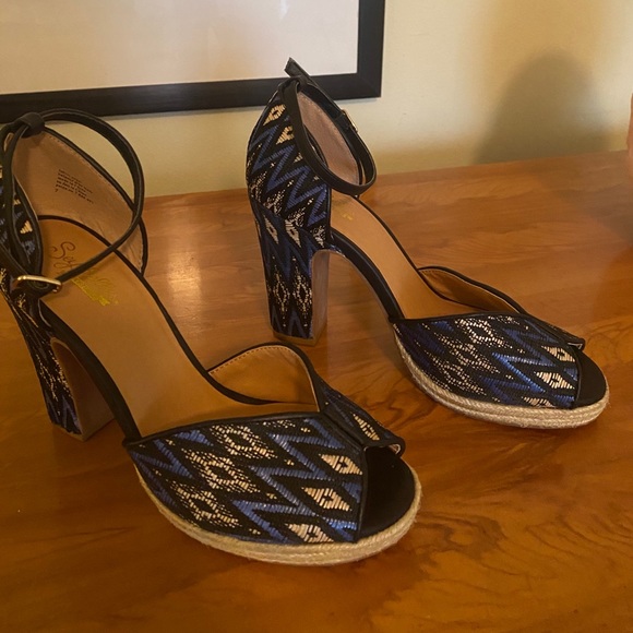 ❤️Seychelles Heritage Black Tribal Print Sandals 7 - Picture 2 of 7